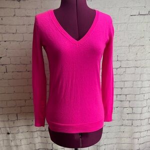 Vineyard Vines size XXS hot pink v neck merino wool sweater